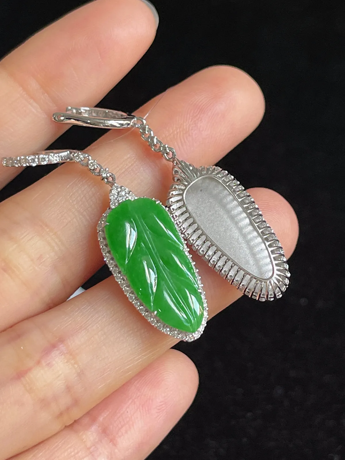 18k金翡翠糯化种满绿耳坠