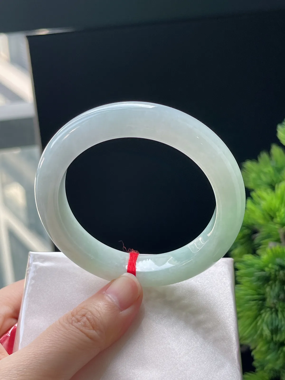 正圈53.2圈口，翡翠糯化种淡绿色手镯