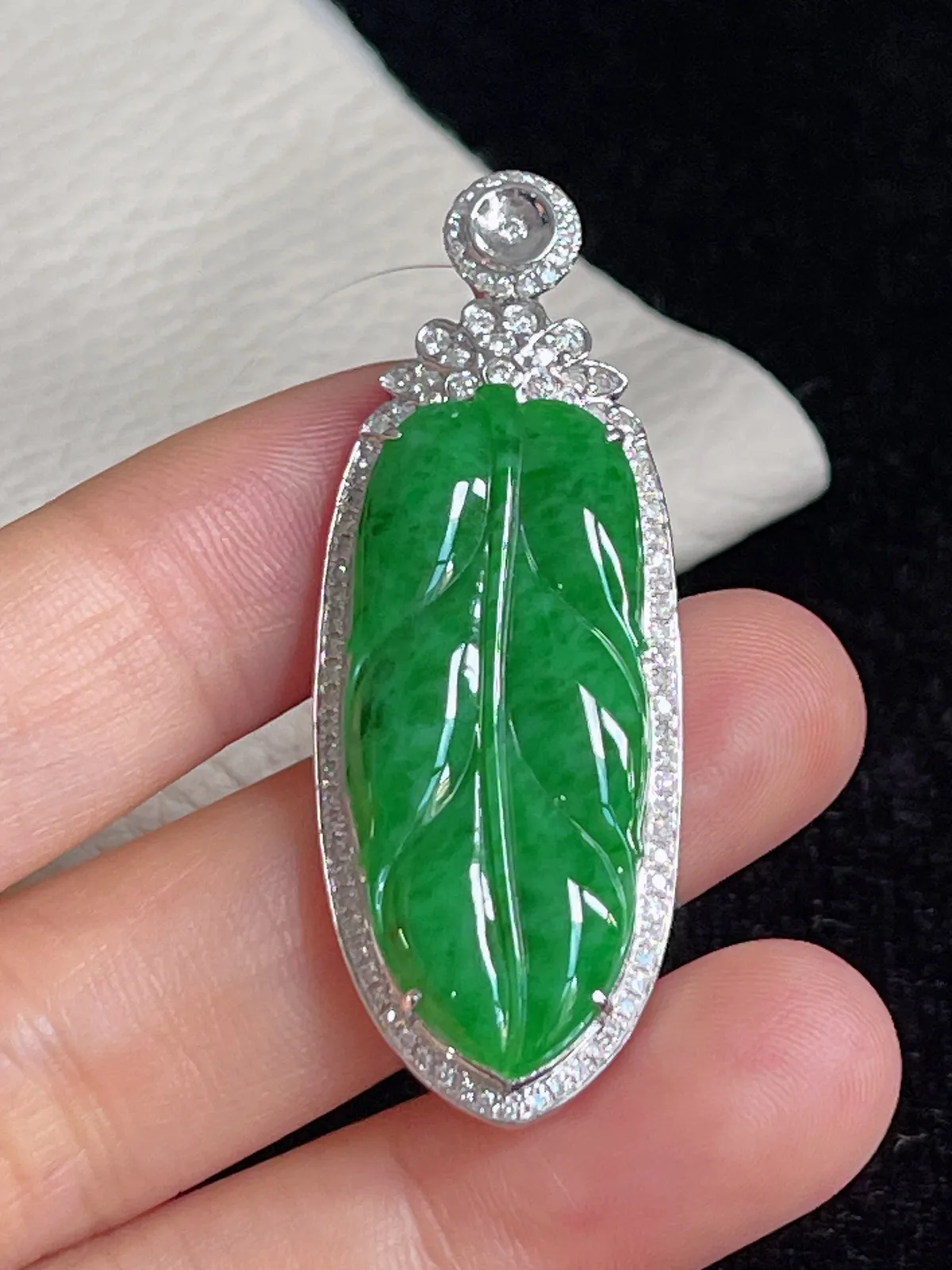 翡翠糯化种满绿挂坠，印记：G18K