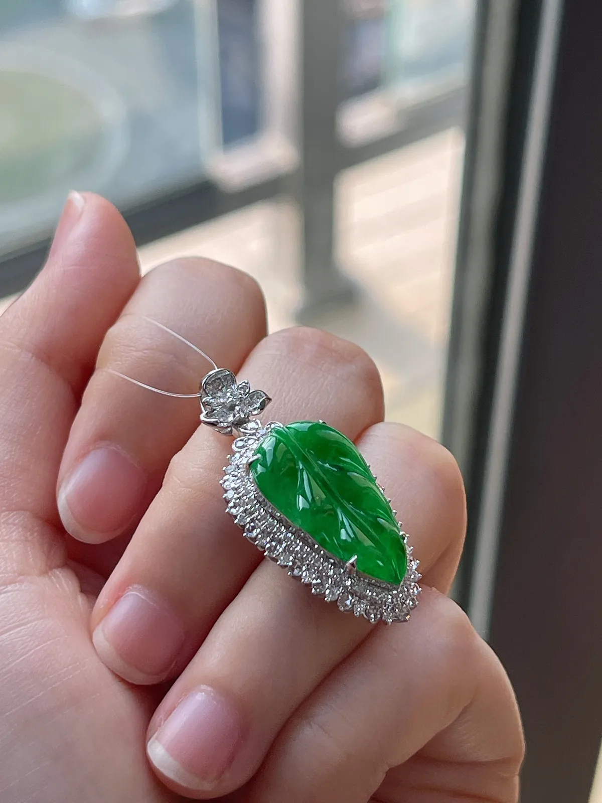 18k金翡翠糯化种满绿叶子吊坠