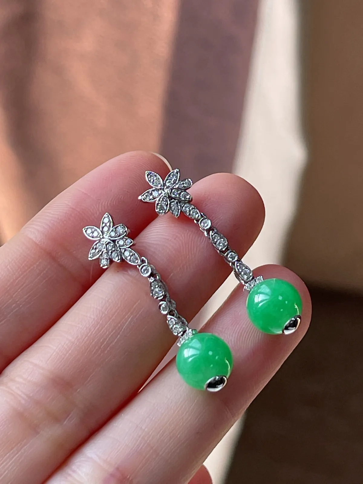 18k金翡翠糯化种满绿耳坠