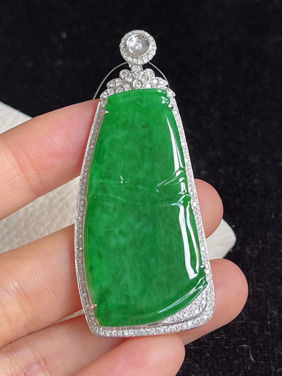 翡翠糯化种绿色节节高，印记：G18K,伴钻石