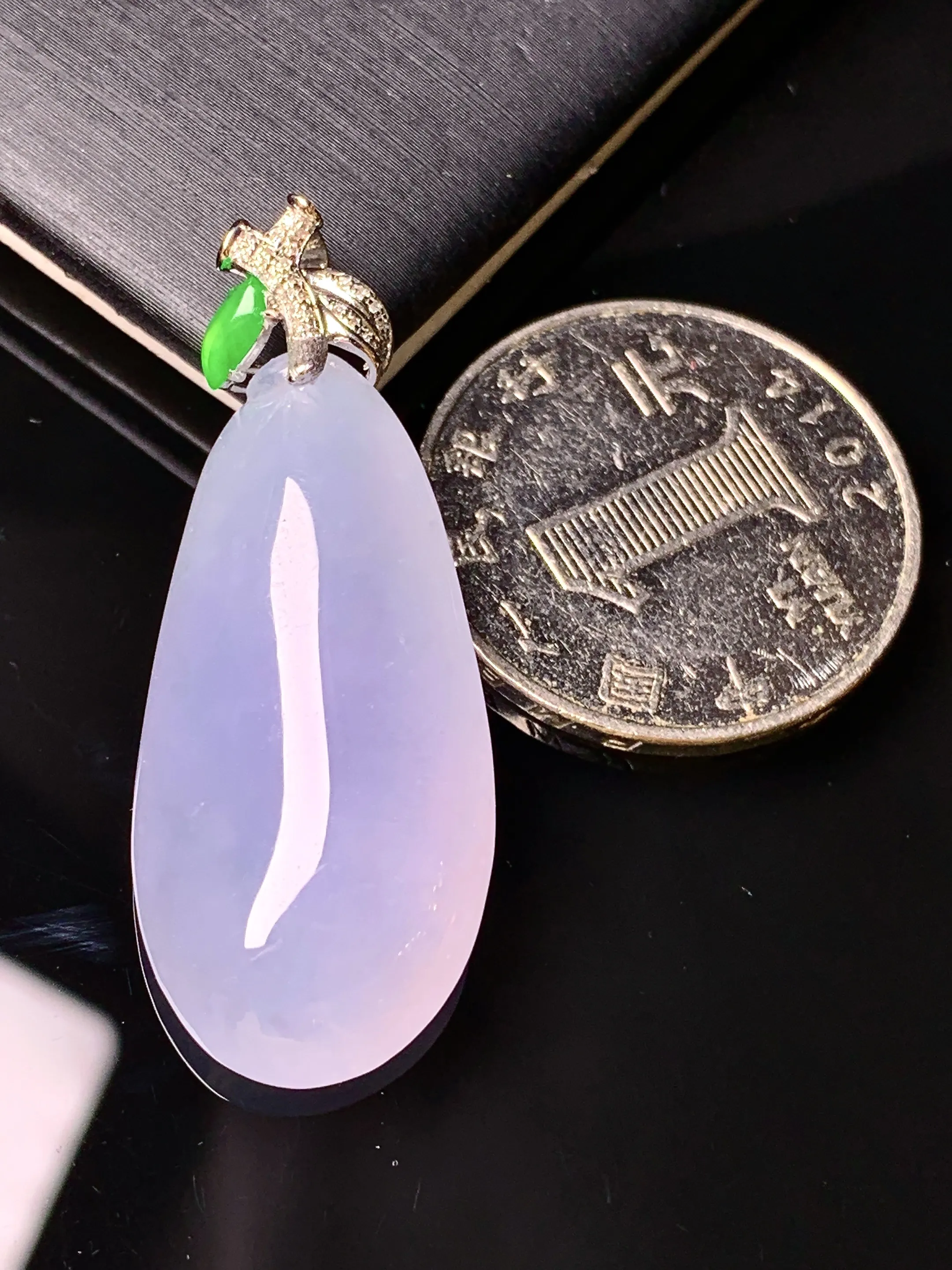 18k金钻镶嵌紫罗兰福瓜吊坠 玉质细腻 色泽艳丽清新 整体尺寸39.8*16*8.8