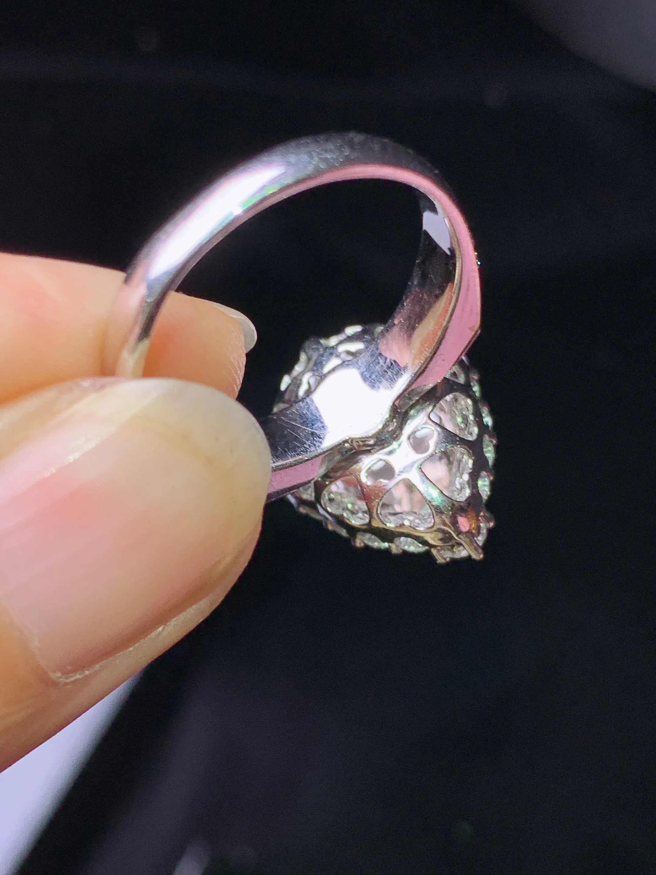 18k金钻镶嵌满绿葫芦戒指 玉质细腻 色泽艳丽清新 圈口14 整体尺寸17.2*12.8*10.6