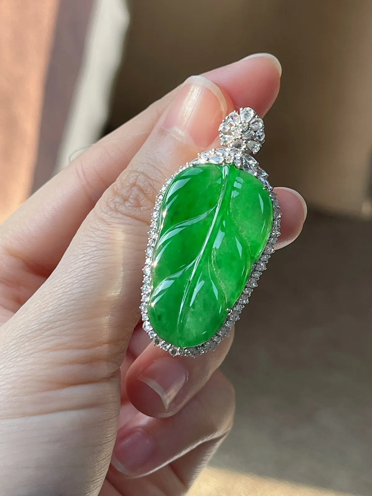 18k金翡翠糯化种绿色叶子吊坠