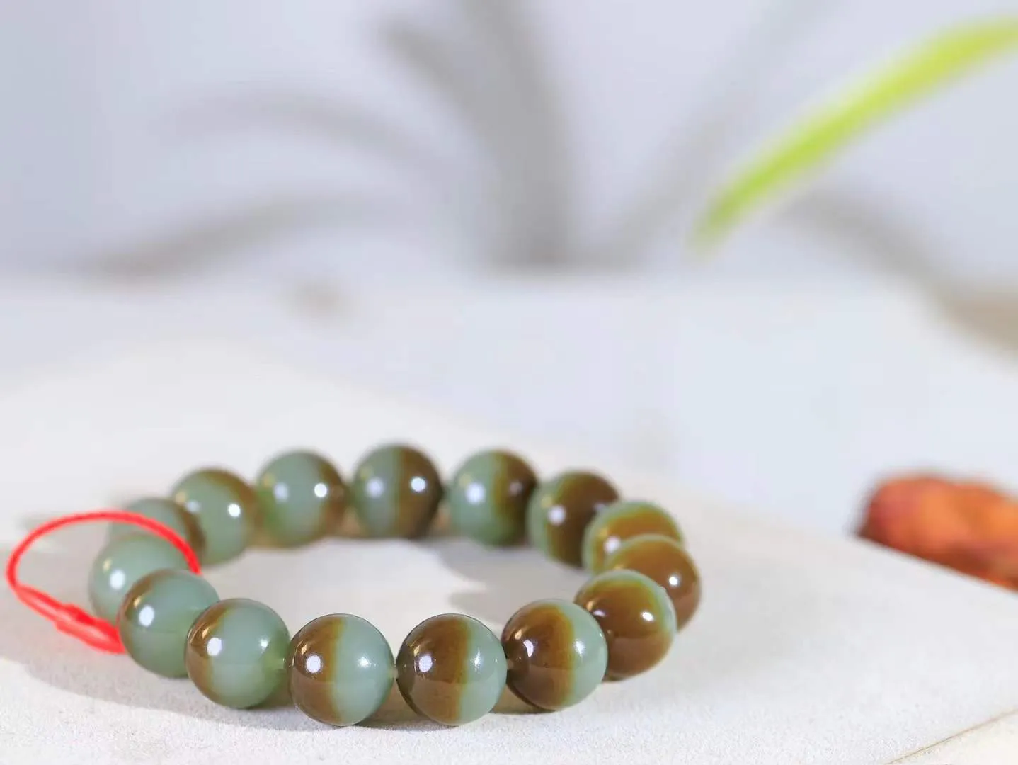 【珠圆玉润.手串】

收藏级️新疆和田且末料珠圆玉润手串 玉质温润细腻  整串打磨圆润，佩戴舒适。