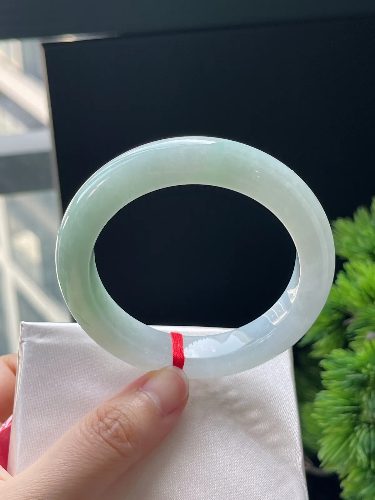 正圈53.2圈口，翡翠糯化种淡绿色手镯