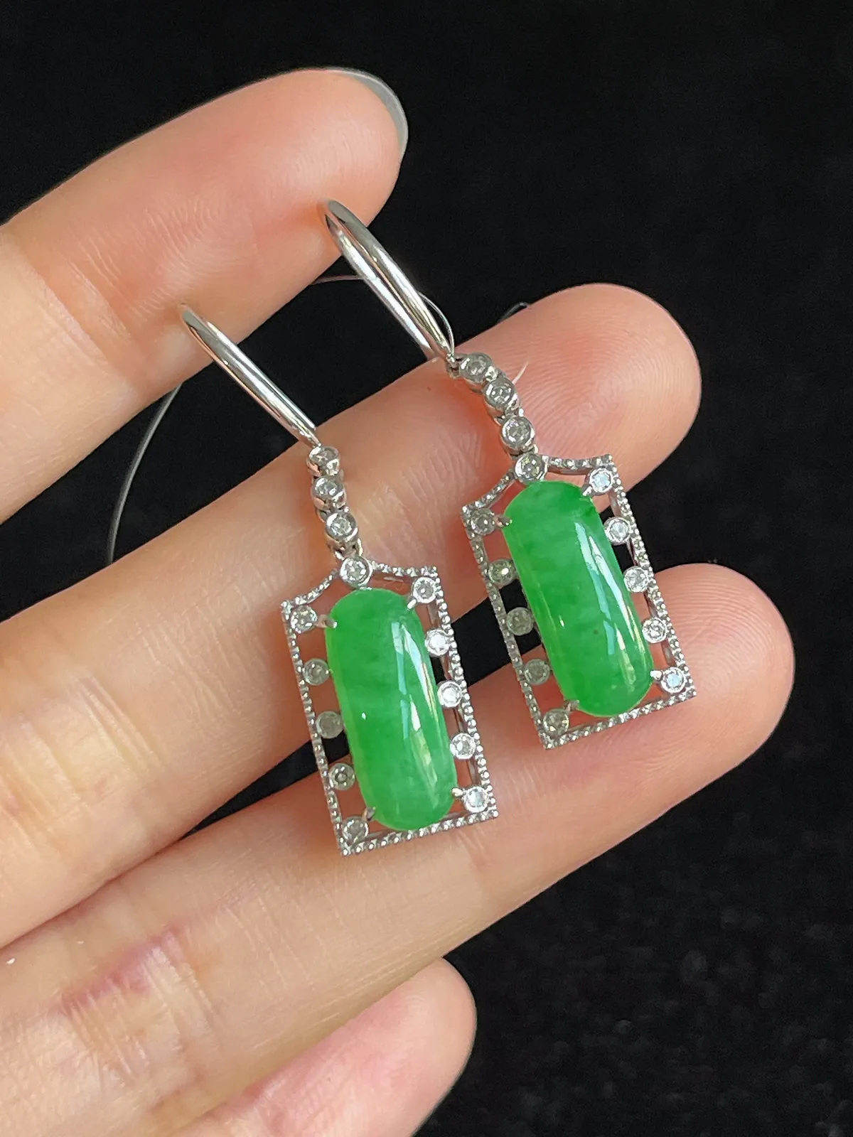 18k金翡翠冰糯种满绿耳坠