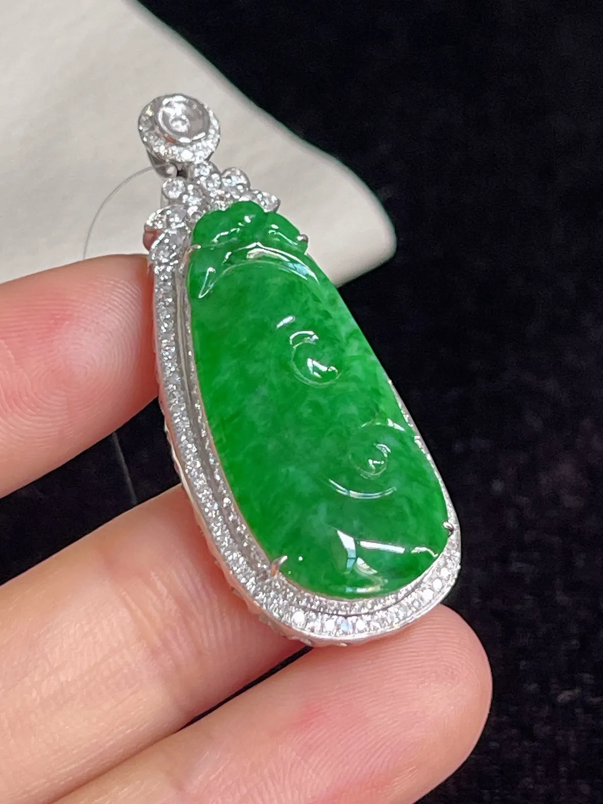 翡翠糯化种绿色如意，印记：G18K,伴钻石