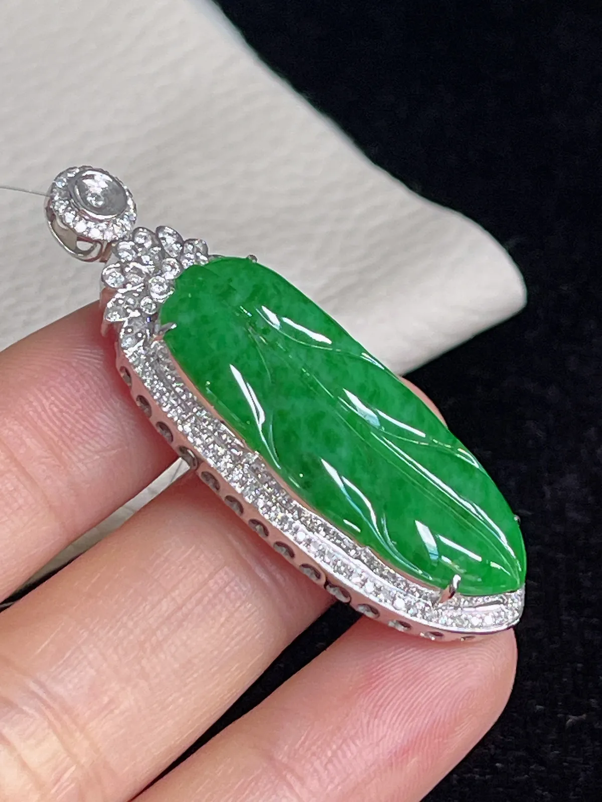 翡翠糯化种满绿挂坠，印记：G18K