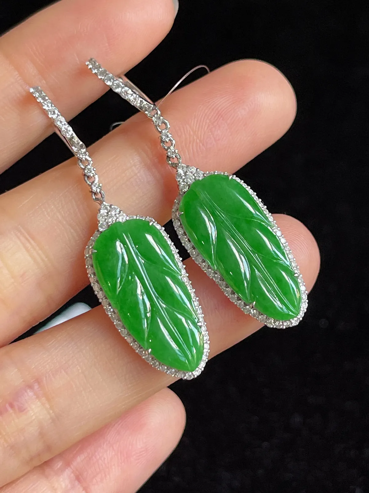 18k金翡翠糯化种满绿耳坠