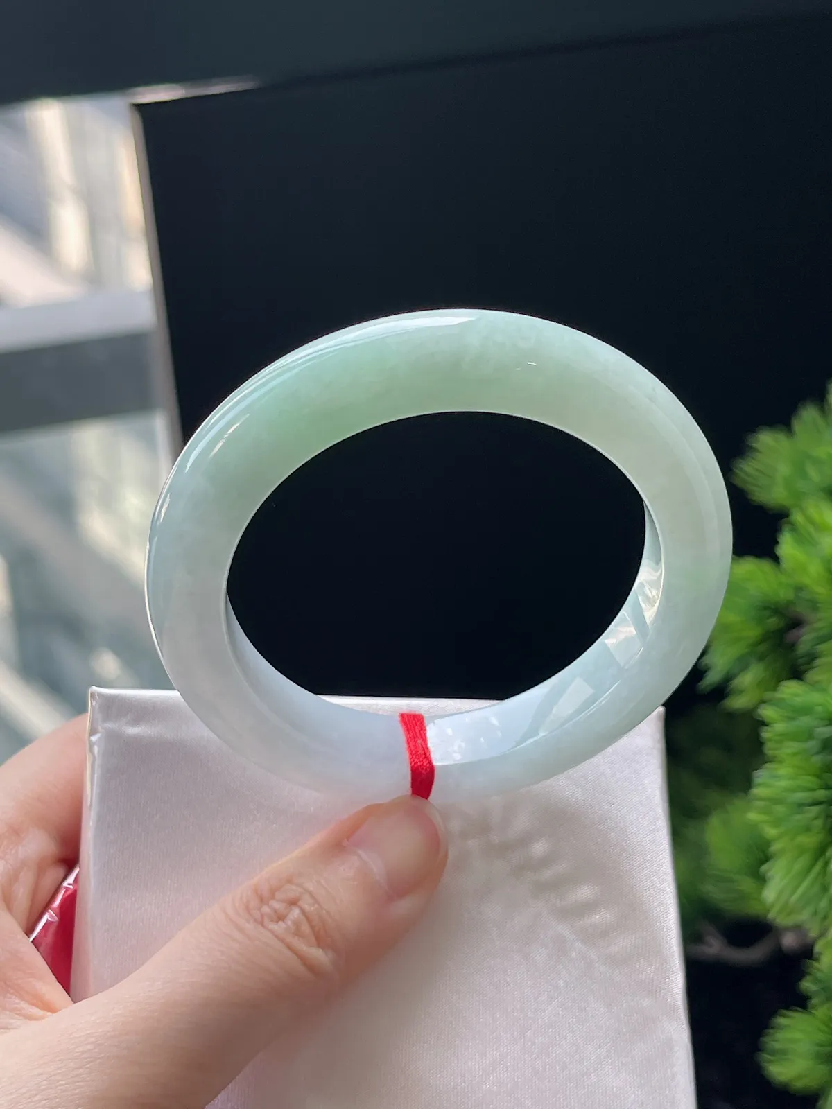 正圈53.2圈口，翡翠糯化种淡绿色手镯