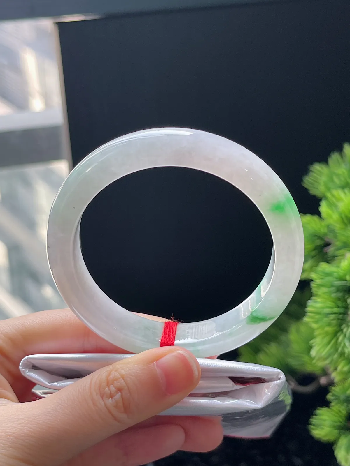 正圈57，翡翠飘绿手镯