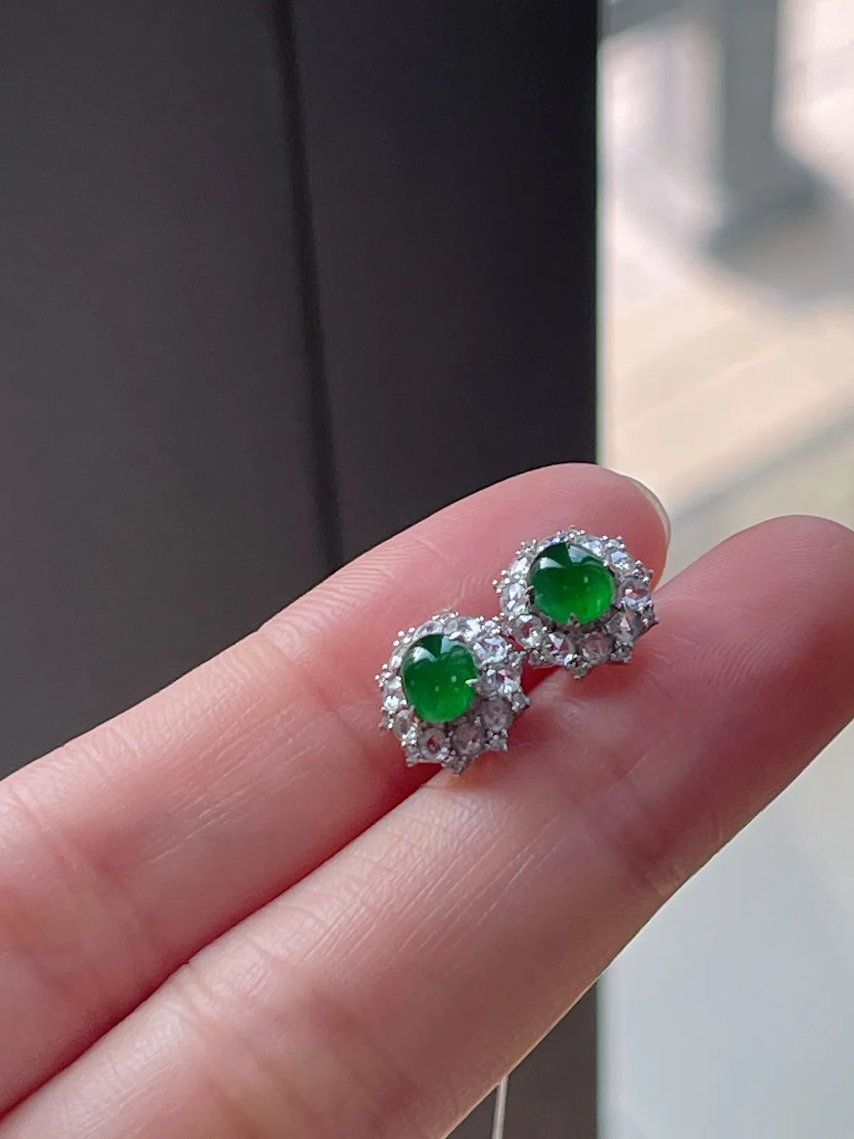 18k金翡翠满绿耳钉