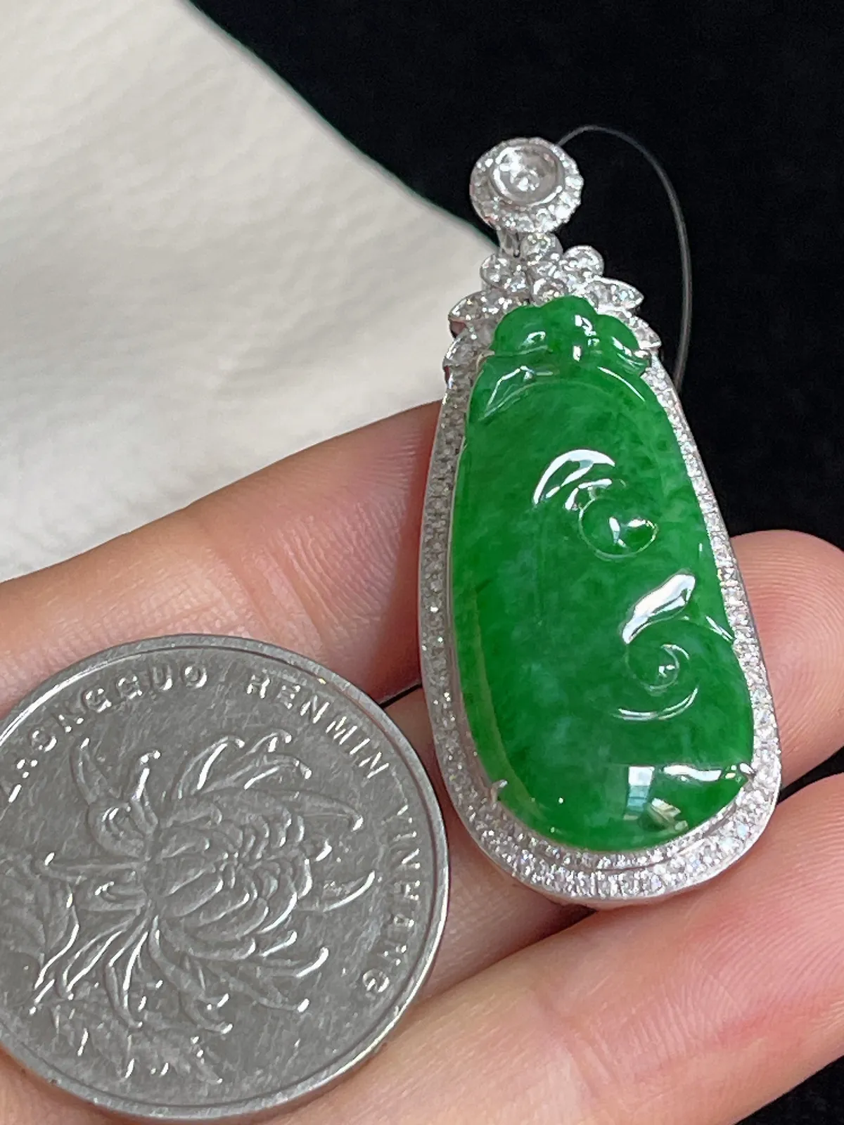 翡翠糯化种绿色如意，印记：G18K,伴钻石