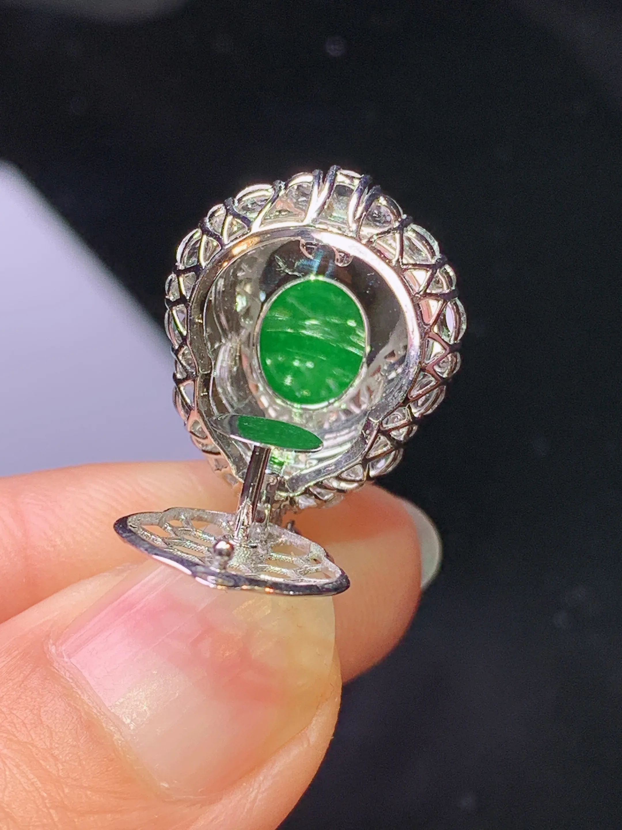 18k金钻镶嵌满绿葫芦吊坠 玉质细腻 色泽艳丽清新 整体尺寸26.8*16*10.2