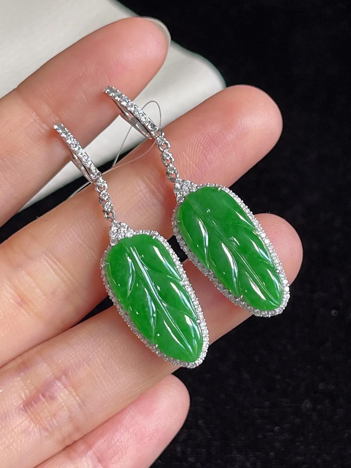 18k金翡翠糯化种满绿耳坠