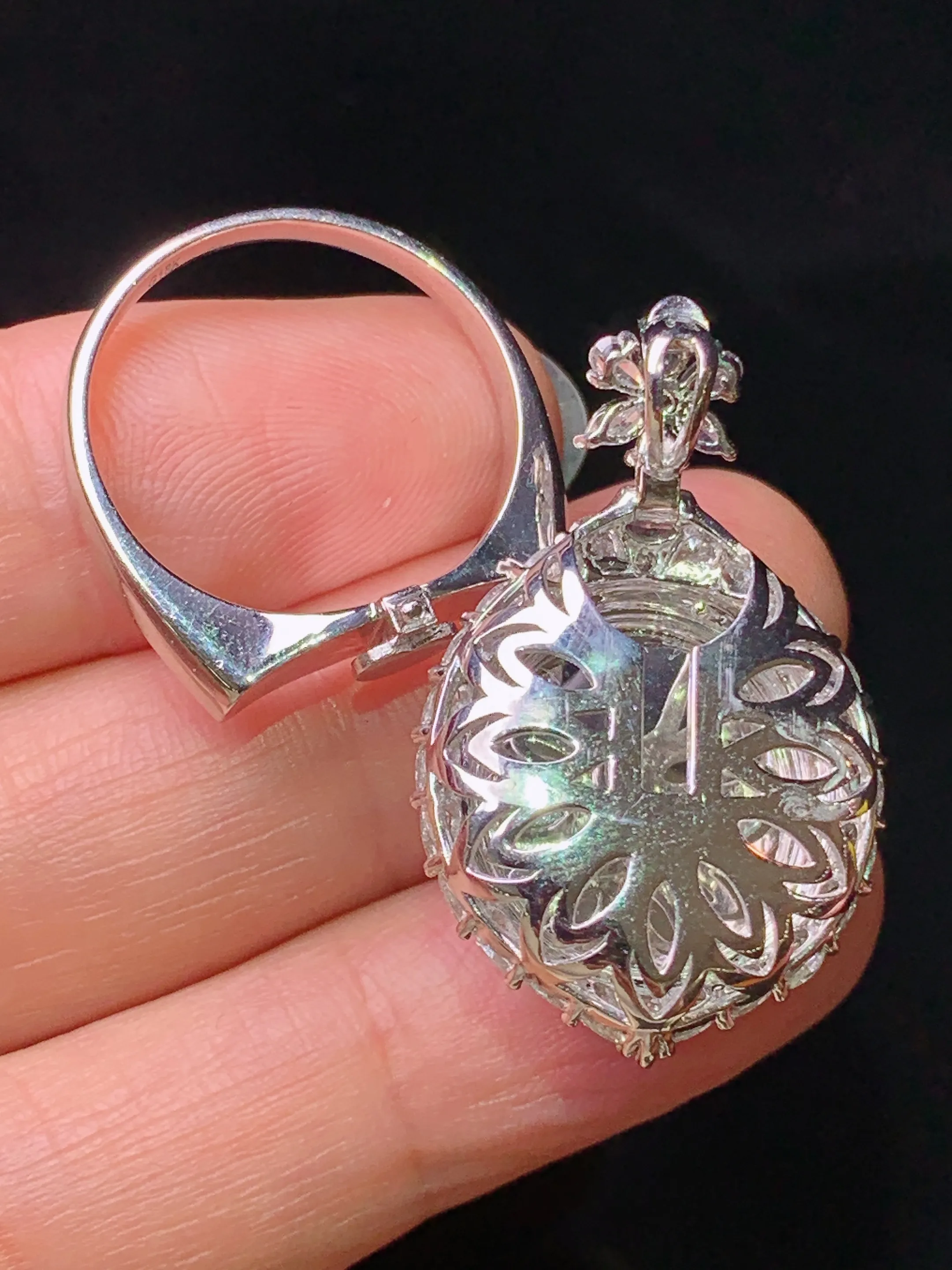 18k金钻镶嵌满绿蛋面戒指吊坠两用款 玉质细腻 色泽艳丽清新 圈口15.5 整体尺寸31.3*19*13.2