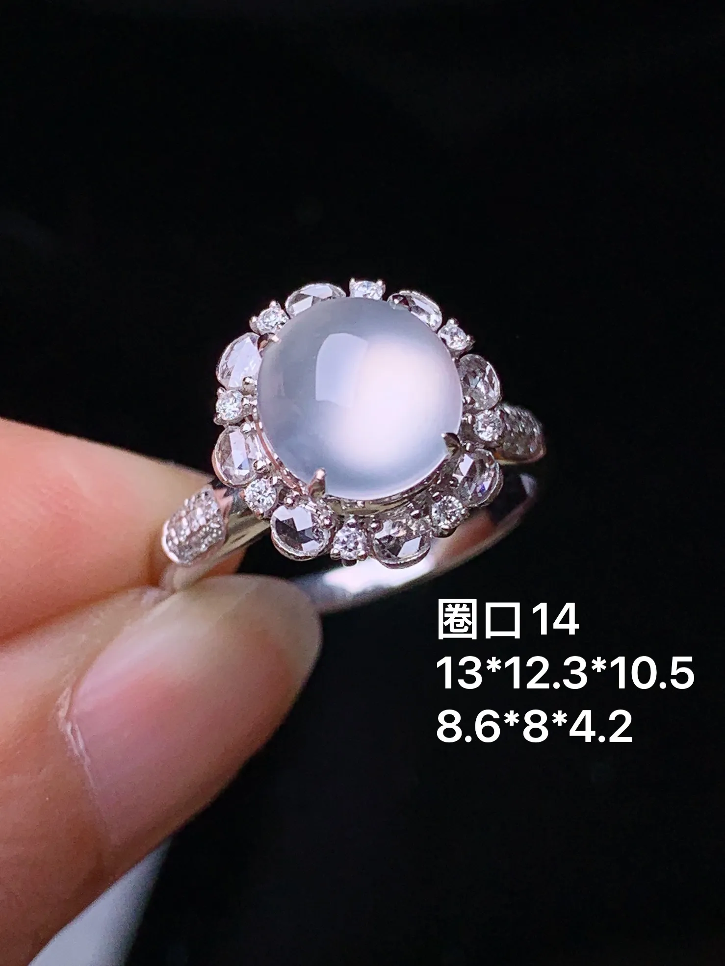 18k金钻镶嵌冰种蛋面戒指 玉质细腻 色泽艳丽清新 圈口14 整体尺寸13*12.3*10.5