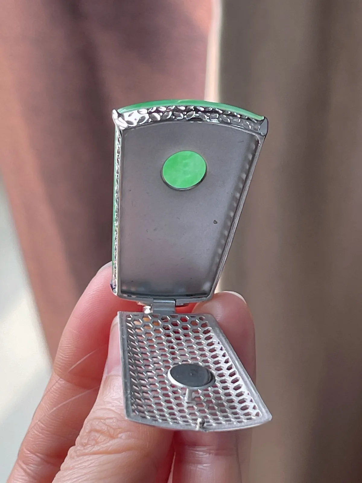 18k金翡翠冰糯种满绿无事牌吊坠