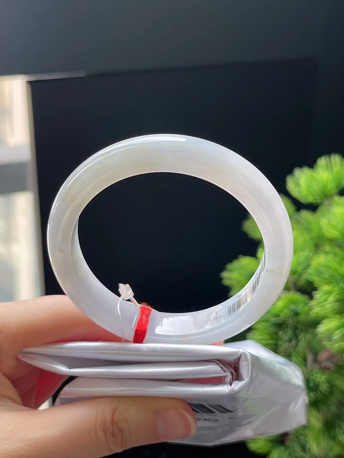 正圈56圈口，翡翠冰糯种浅绿色砂金手镯