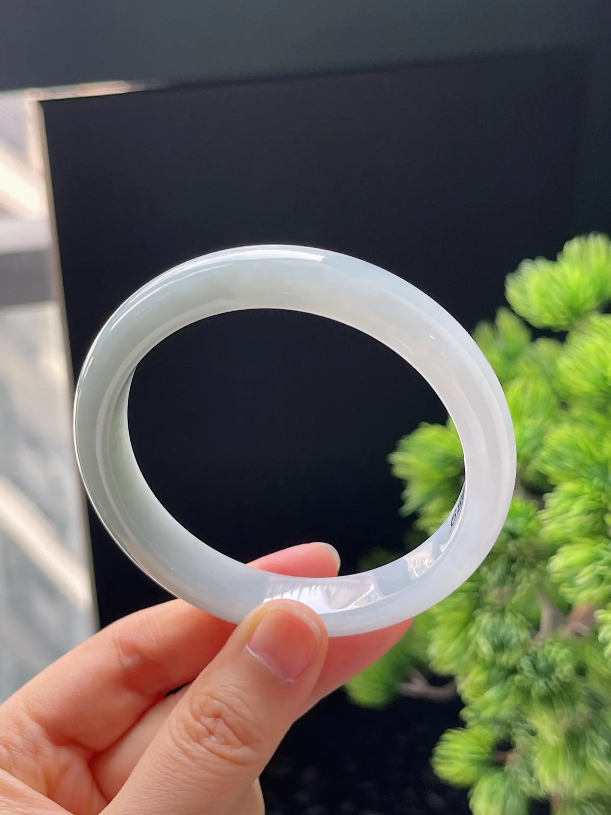 正圈57.1圈口，翡翠糯化种白色手镯