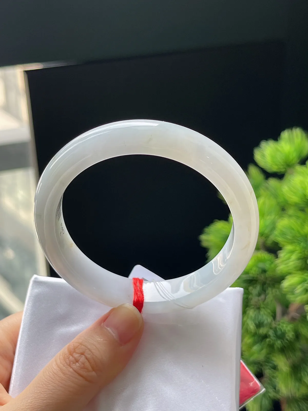 正圈56圈口，翡翠冰糯种浅绿色砂金手镯