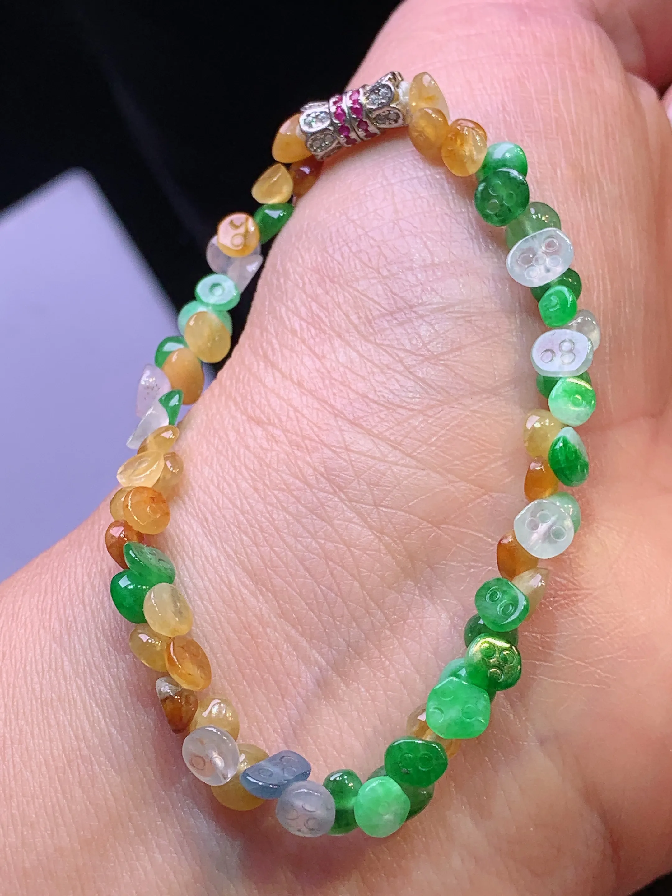 多彩莲蓬手链 玉质细腻 色泽艳丽清新 整体尺寸5.8*4.8*2.8