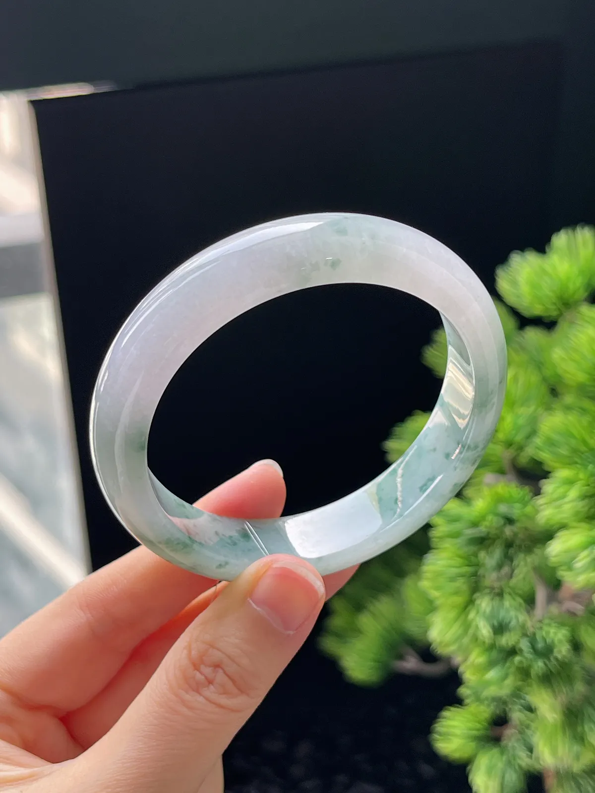 正圈55.7圈口，翡翠冰糯种飘绿手镯