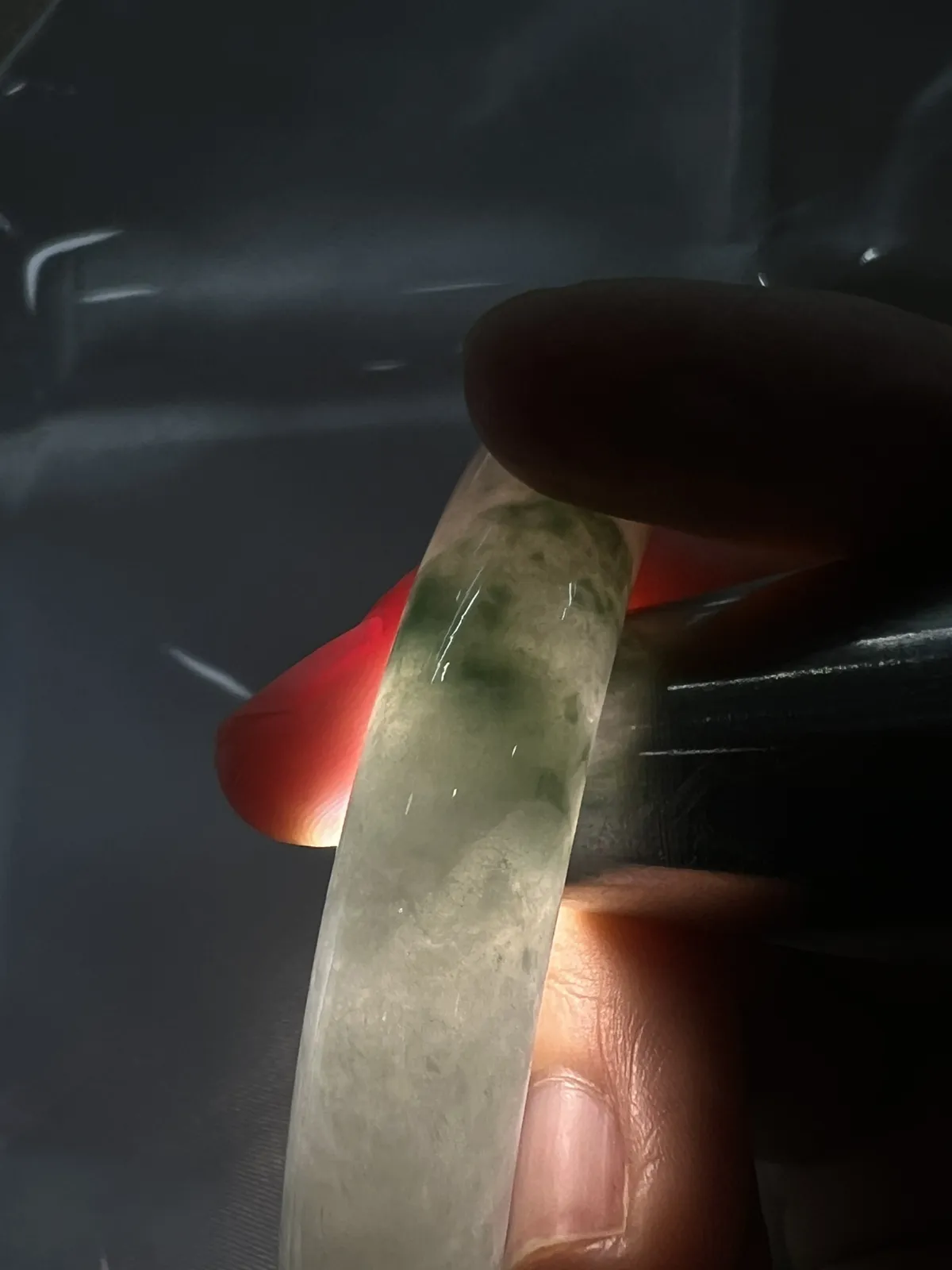 圆镯56.4圈口，翡翠糯化种飘绿手镯