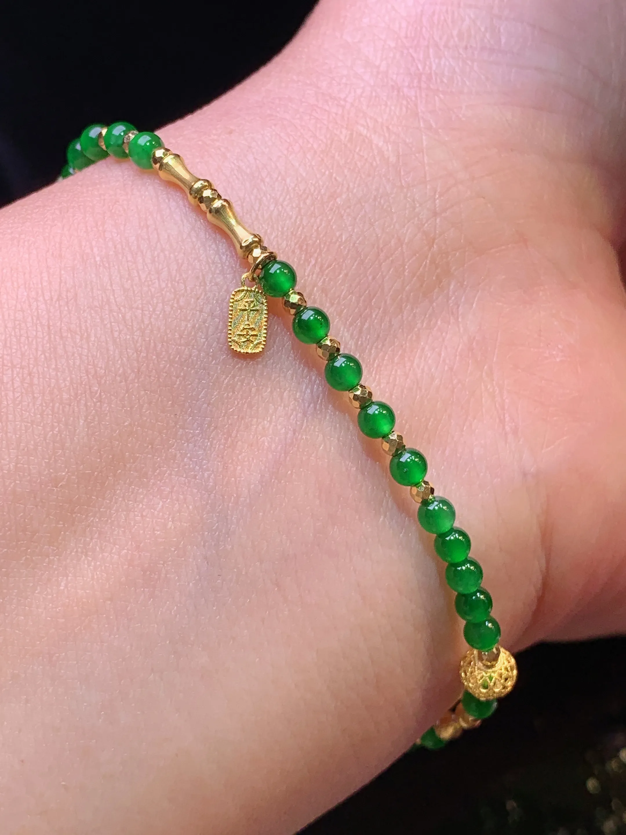 18k金镶嵌满绿圆珠手链 玉质细腻 色泽艳丽清新 整体尺寸3