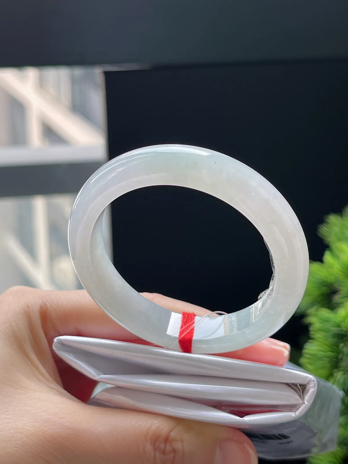 正圈50.5圈口，翡翠冰糯种淡绿手镯