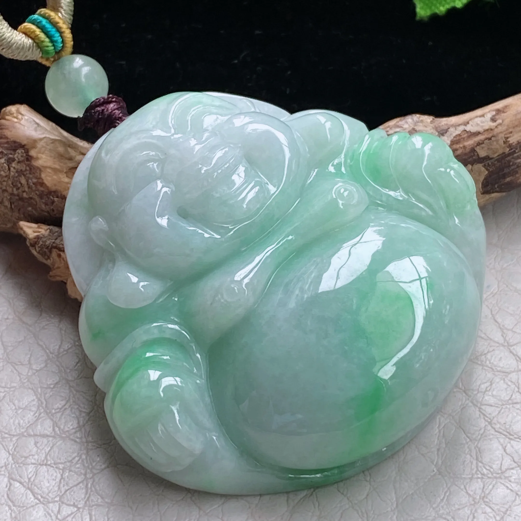 zen自然光43*45.5*12.6天然缅甸翡翠飘绿大佛公吊坠