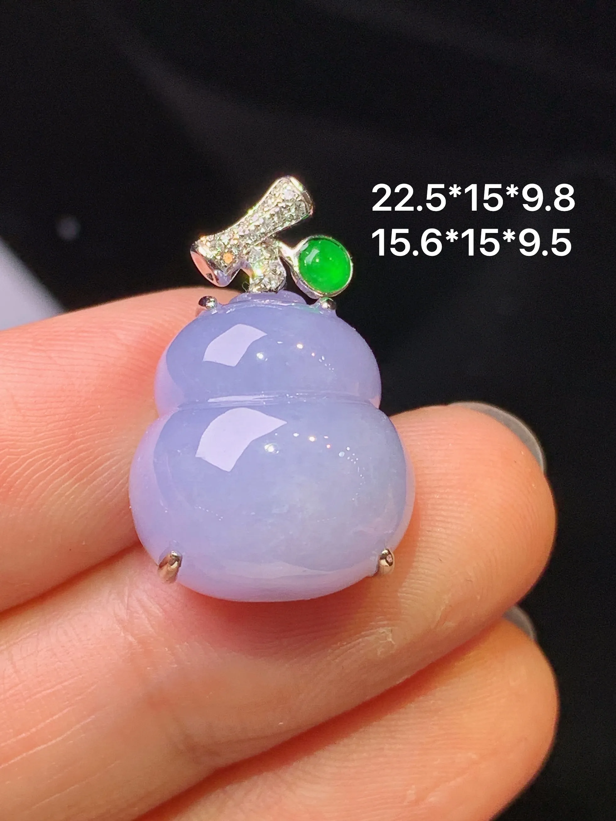 18k金钻镶嵌紫罗兰葫芦吊坠 玉质细腻 色泽艳丽清新 整体尺寸22.5*15*9.8