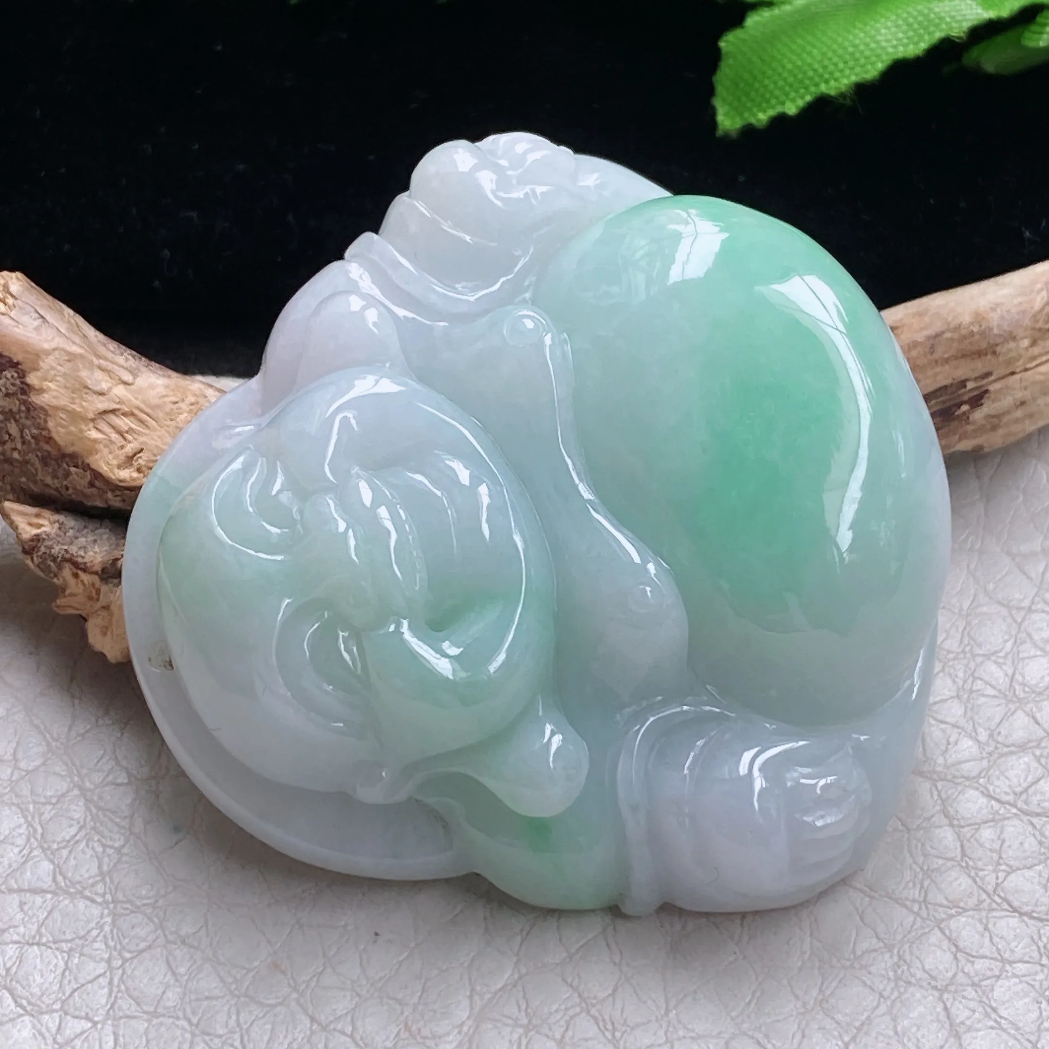 zen自然光43*45.5*12.6天然缅甸翡翠飘绿大佛公吊坠