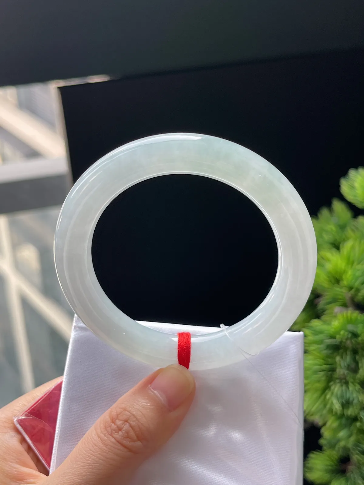 圆镯53圈口，翡翠冰糯种浅绿色手镯