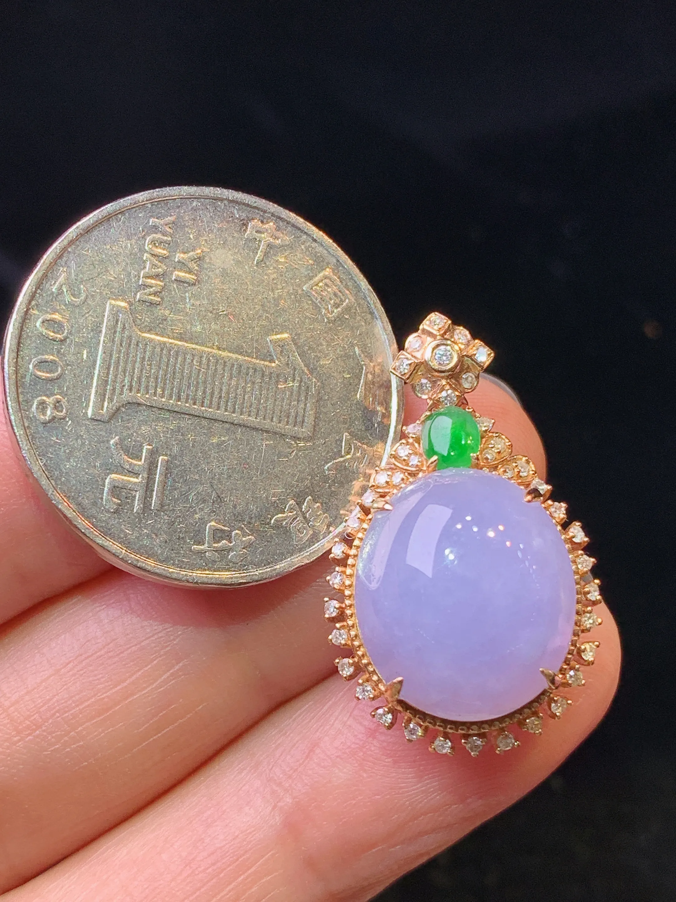 18k金钻镶嵌紫罗兰蛋面吊坠 玉质细腻 色泽艳丽清新 整体尺寸26.8*16.5*10.6