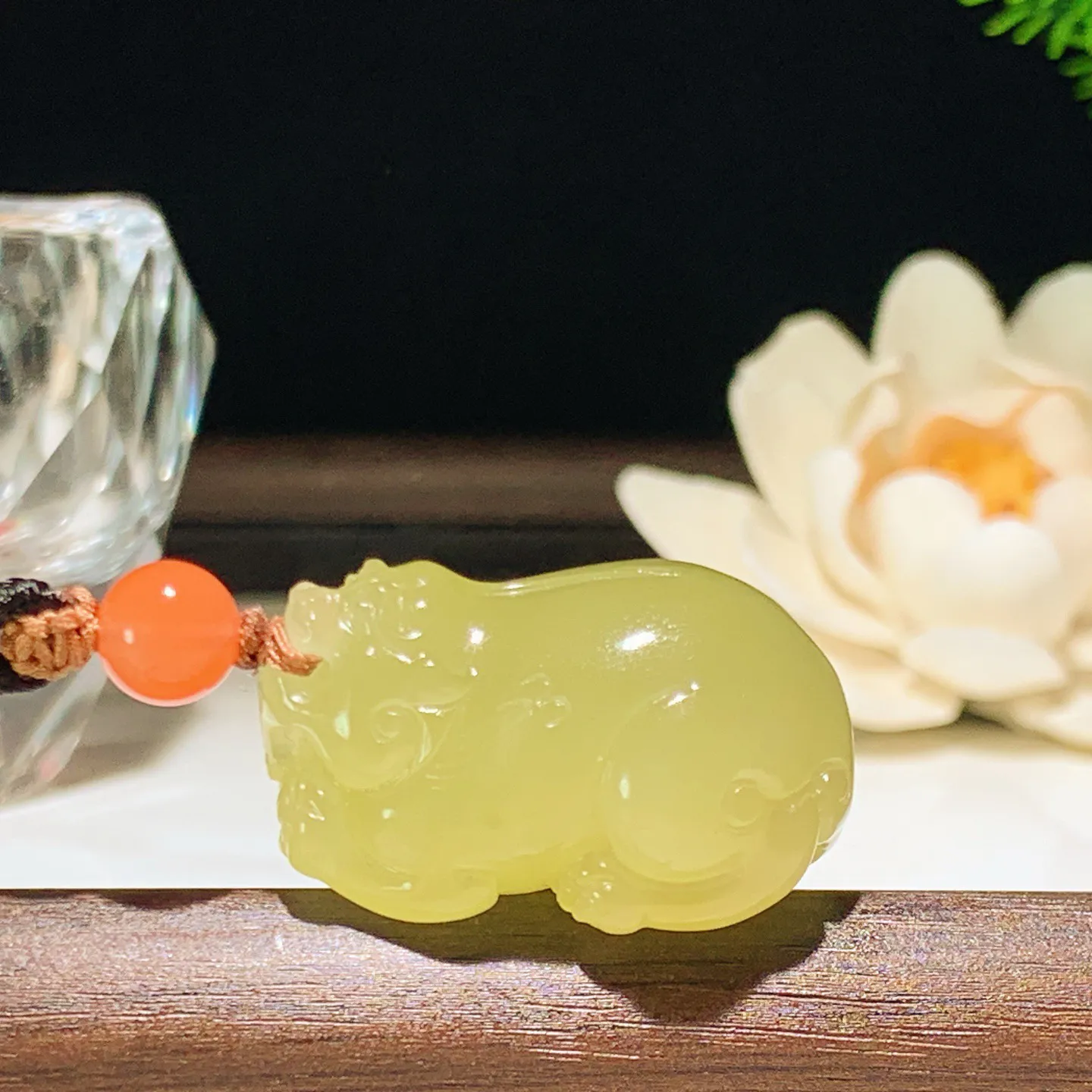 新疆和田玉若羌黄口料猫眼招财进宝貔貅挂件。尺寸30/22/17重21克。玉质细腻油润。手推出油。佩戴高端典雅。lt260206