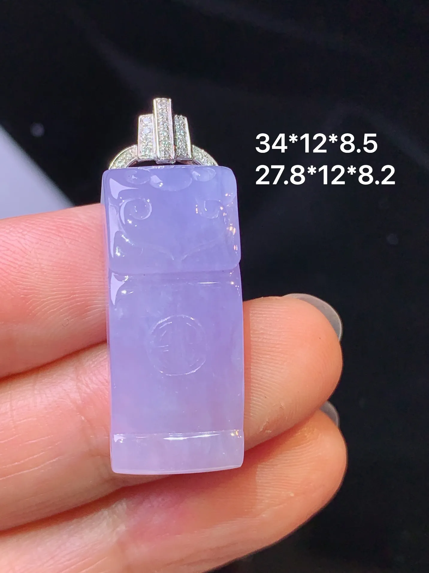 18k金钻镶嵌紫罗兰素牌吊坠 玉质细腻 色泽艳丽清新 整体尺寸34*12*8.5