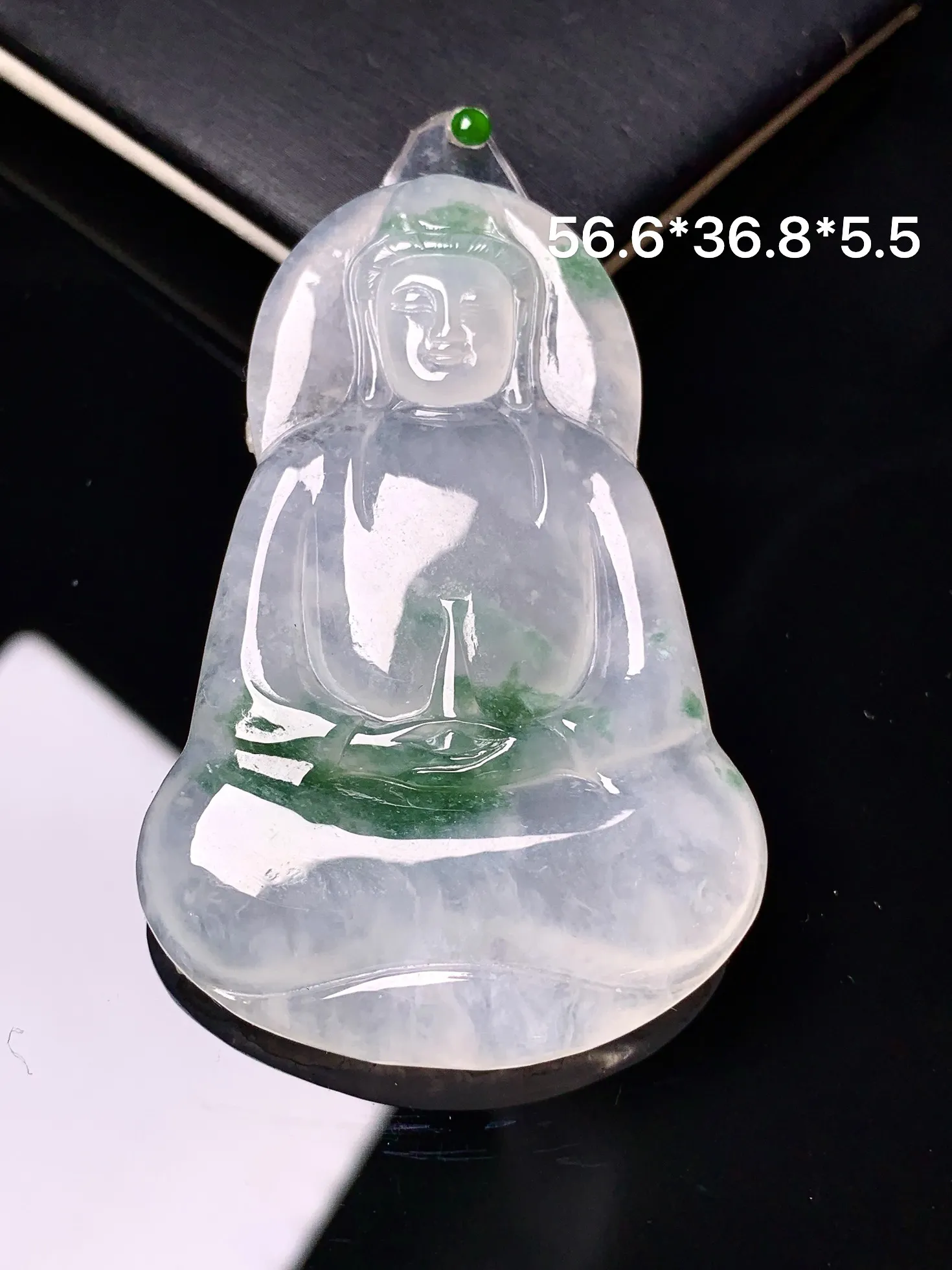 镶嵌款 飘绿素衣观音菩萨吊坠 玉质细腻 色泽艳丽清新 整体尺寸56.6*36.8*5.5