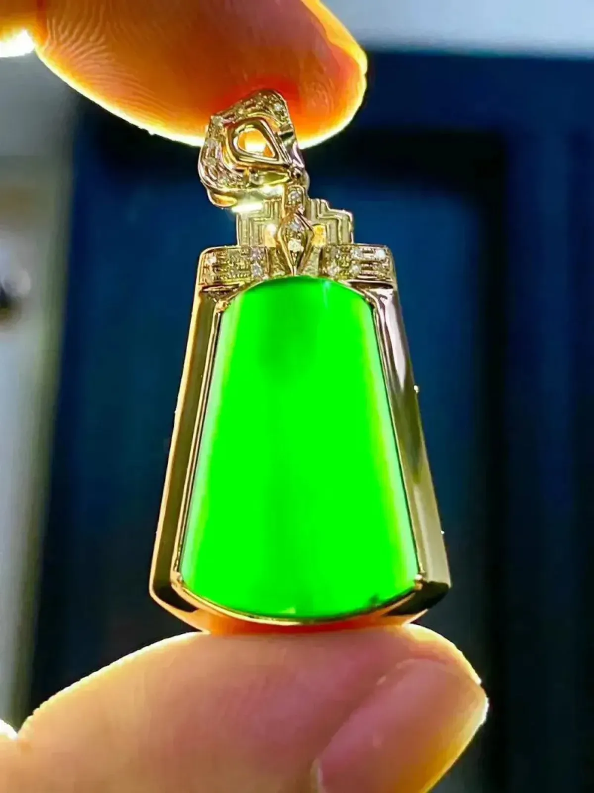 墨翠：【平安无事牌】吊坠、18K金+南非钻镶嵌，细腻干净，黑度极黑，性价比高，做工精致，打灯透绿 裸