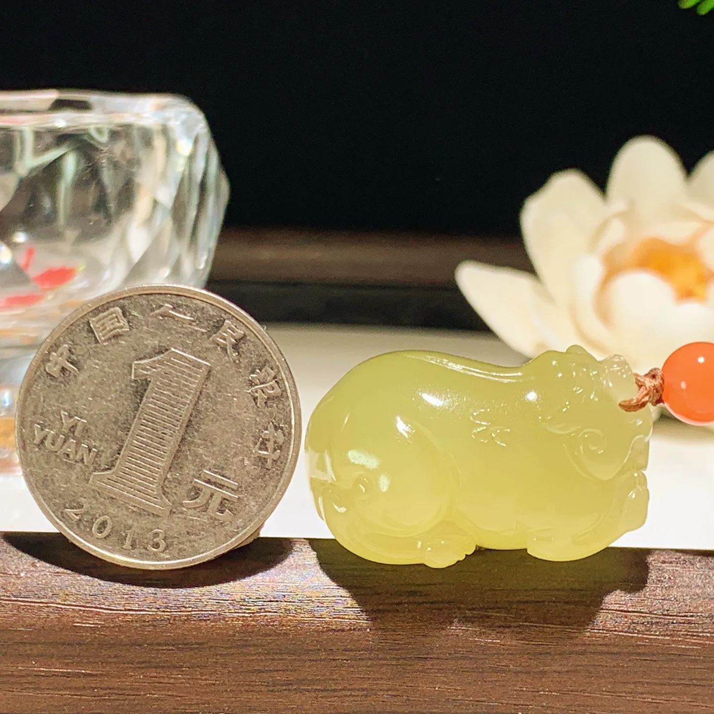 新疆和田玉若羌黄口料猫眼招财进宝貔貅挂件。尺寸30/22/17重21克。玉质细腻油润。手推出油。佩戴高端典雅。lt260206