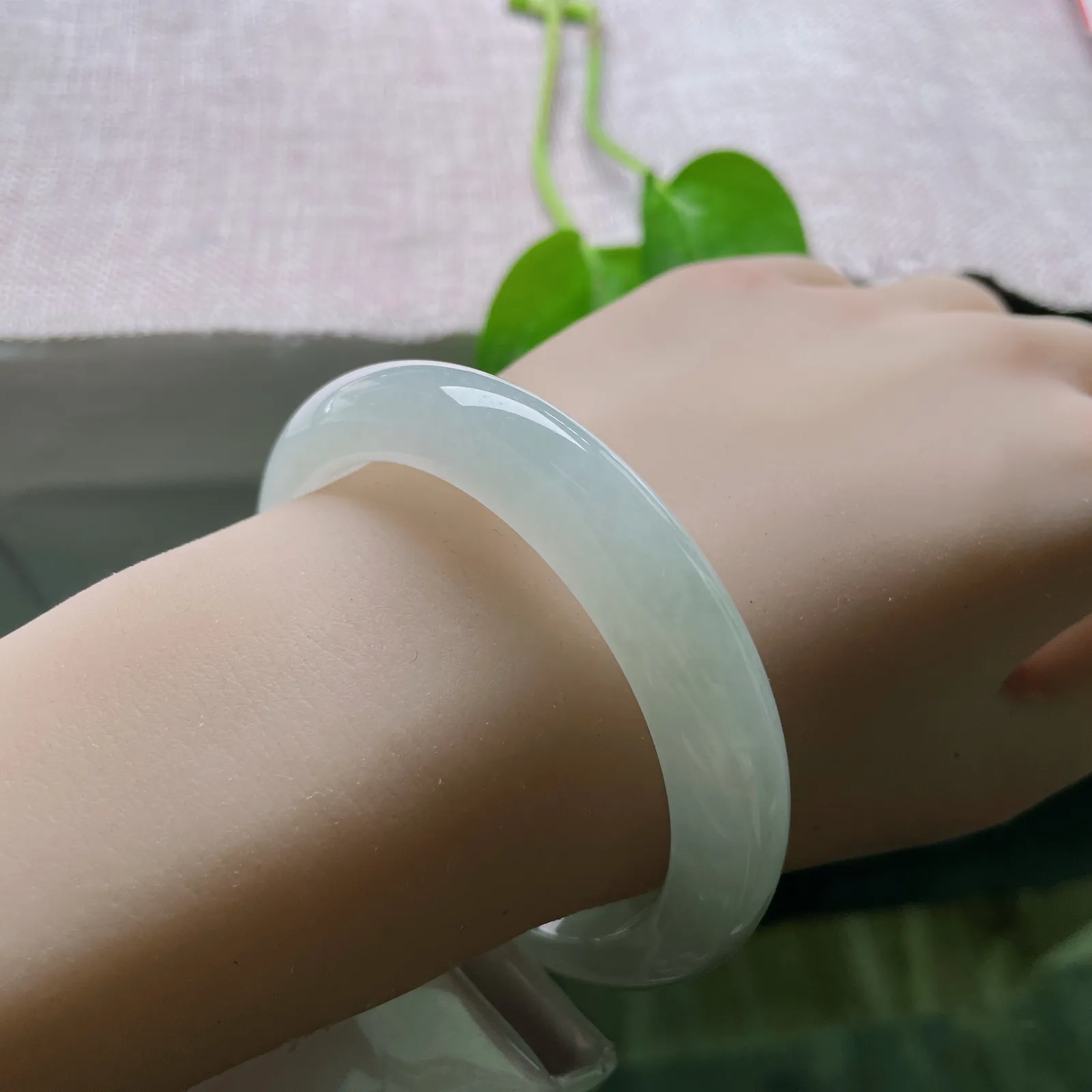 55.7/11.6/8.3，冰晴底正圈，清润通透，寻一方美玉，伴岁岁朝朝安暖。洒金，完美