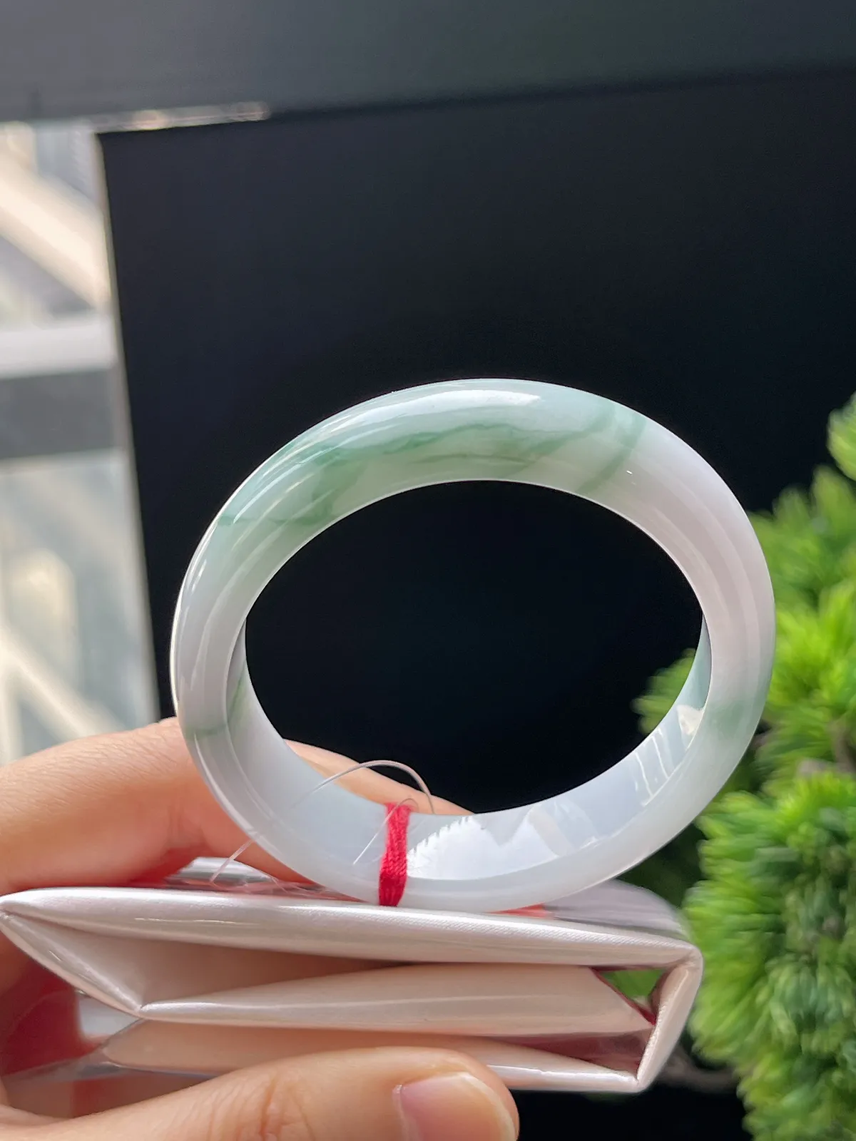 贵妃镯52圈口，翡翠糯化种飘绿手镯