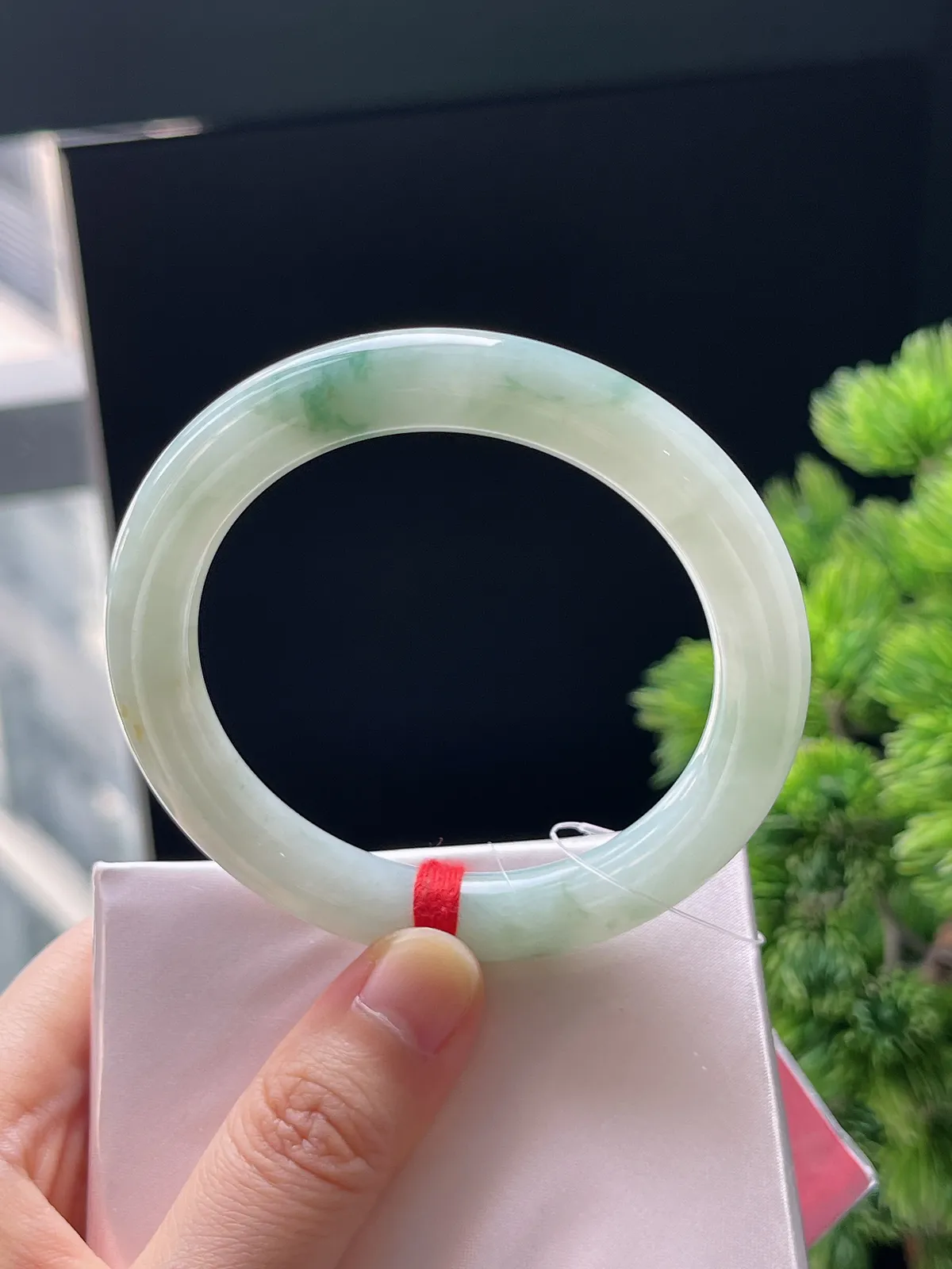 圆镯53.3圈口，翡翠糯化种飘绿手镯