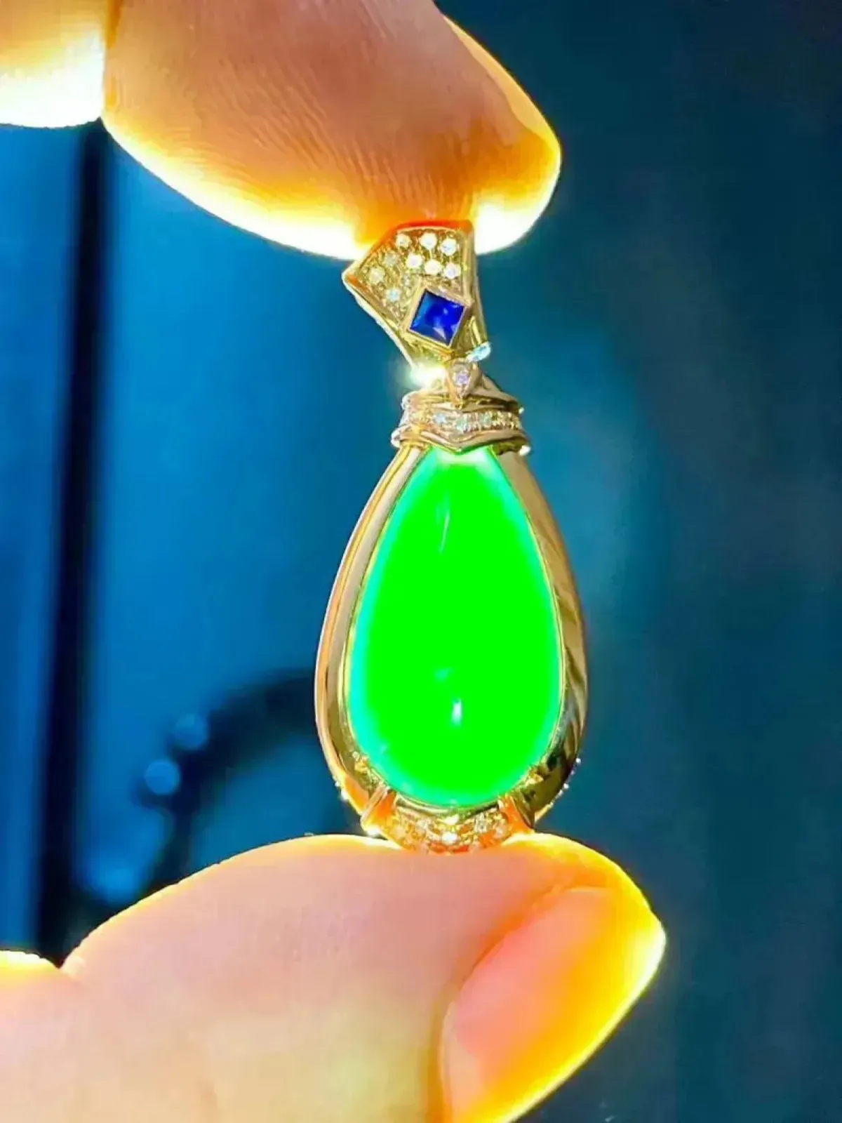 墨翠：【水滴吊坠】18K金+南非钻镶嵌，细腻干净，黑度极黑，性价比高·做工精致，打灯透绿 裸石尺寸：