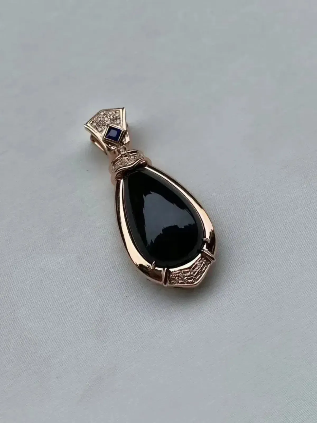 墨翠：【水滴吊坠】18K金+南非钻镶嵌，细腻干净，黑度极黑，性价比高·做工精致，打灯透绿 裸石尺寸：18.8*9.8‘