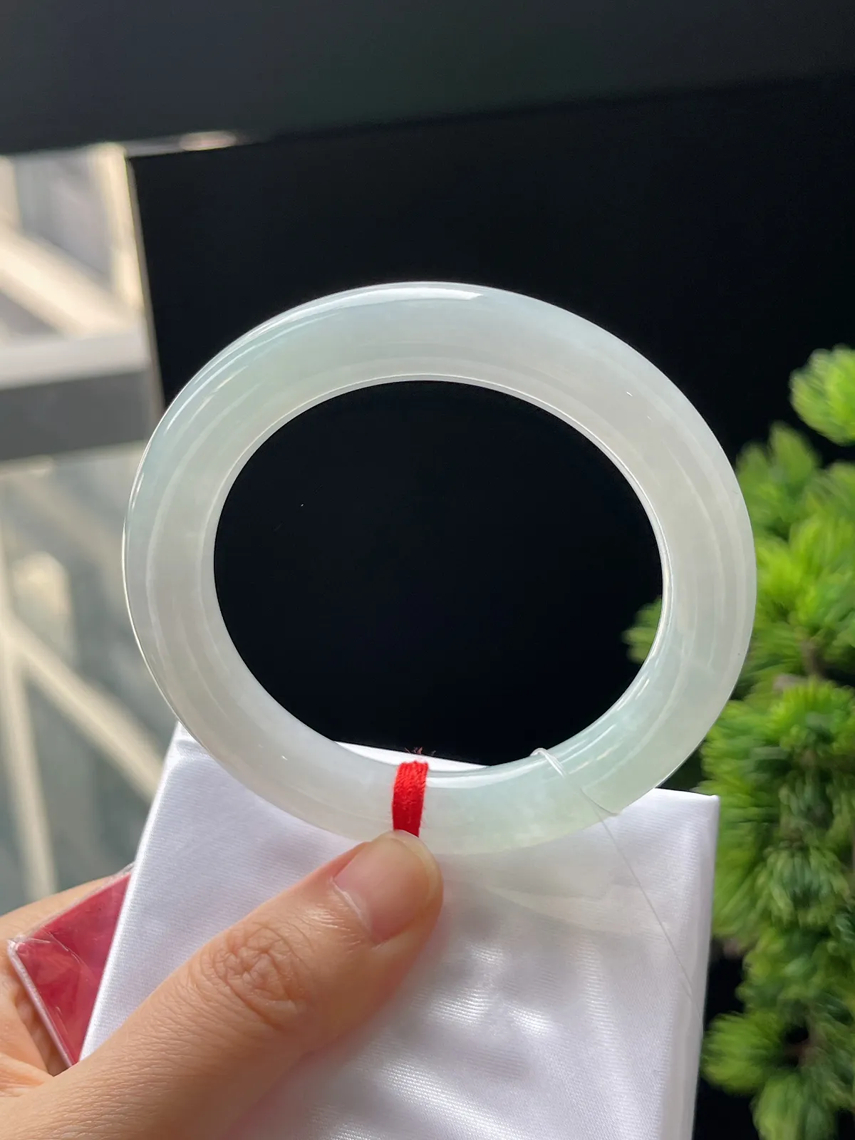 圆镯53圈口，翡翠冰糯种浅绿色手镯