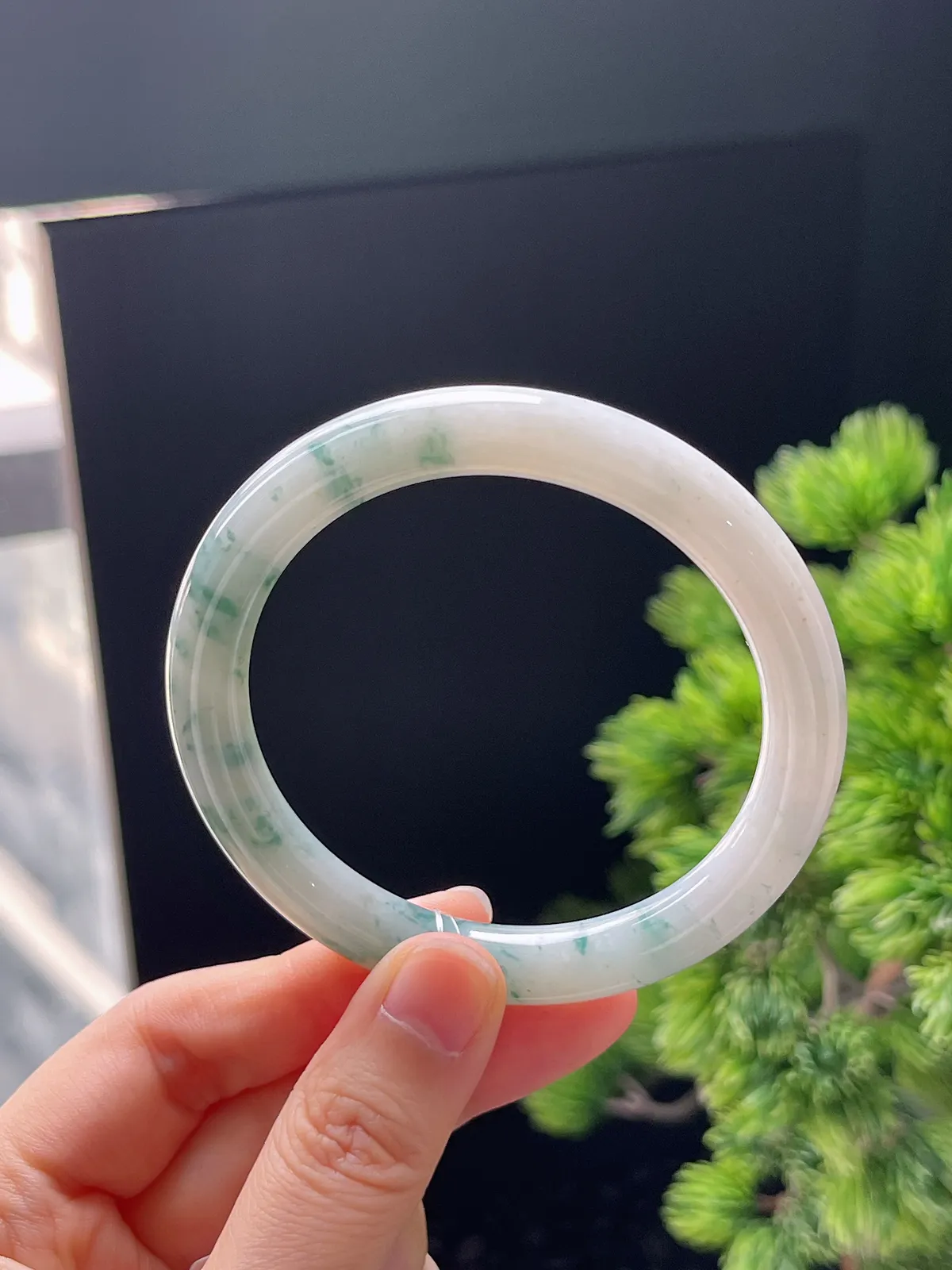 圆镯55.5圈口，翡翠糯化种飘花手镯