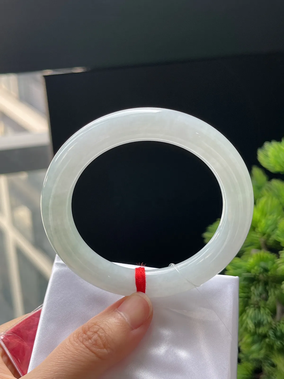 圆镯53圈口，翡翠冰糯种浅绿色手镯